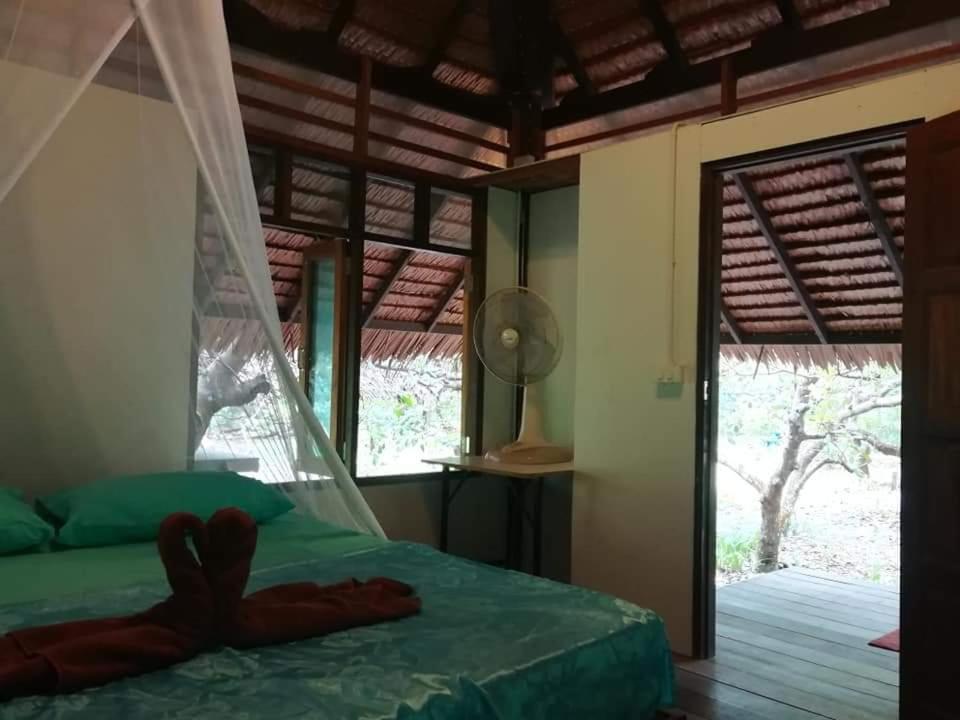 Cashew Nut Bungalow, Ko Mook Exterior photo